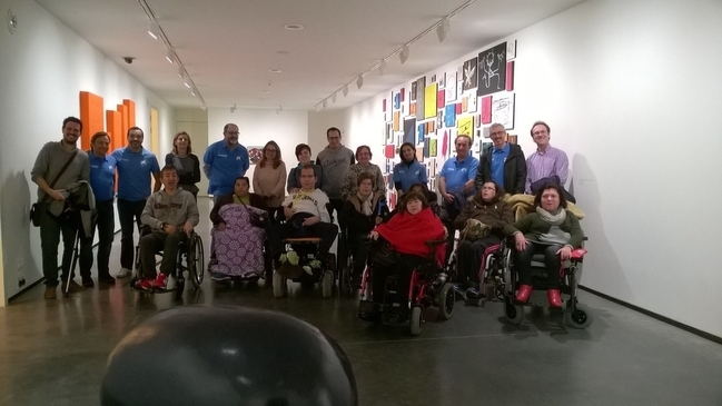 Una decena de personas con discapacidad visita el Museo Helga de Alvear de Cáceres de la mano de la Fundación 'La Caixa'