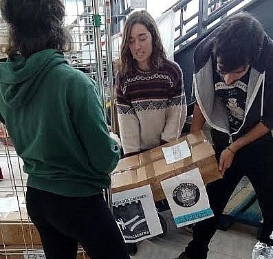Llegan a Grecia los diez primeros palets recogidos en la campaña de ayuda de la plataforma Refugiados Cáceres