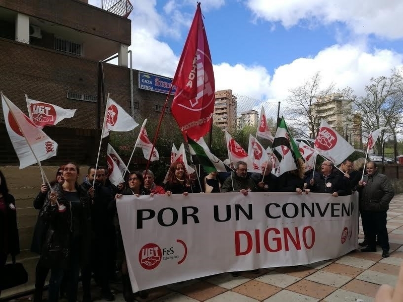 Trabajadores de Atento en Cáceres piden la firma del convenio colectivo y una subida salarial