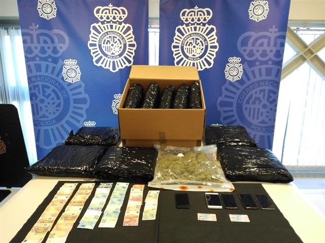 Tres detenidos en Cáceres por enviar 12 kilos marihuana por mensajería a Londres