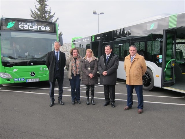 El servicio de autobuses urbanos de Cáceres refuerza su flota con dos vehículos más para las nuevas líneas