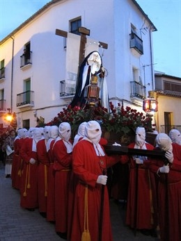 La Virgen del Buen Fin y Nazaret protagoniza la jornada procesional del Sábado Santo en Cáceres