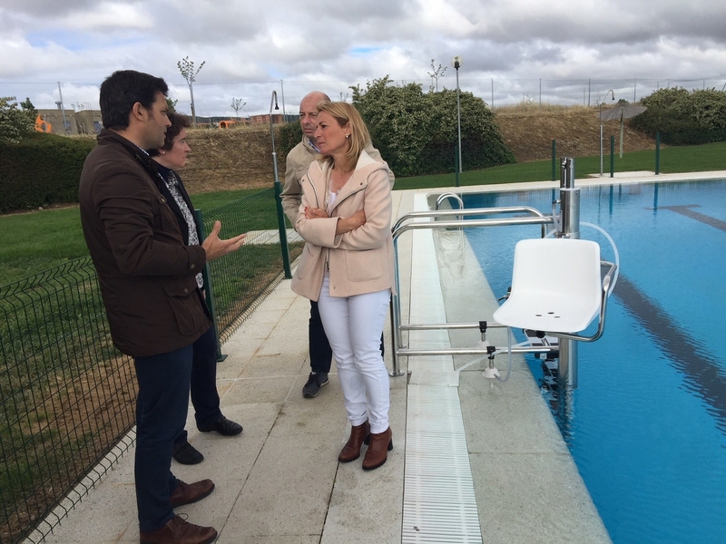 Inaugurada la temporada de baños en las piscinas municipales cacereñas con la apertura de la de Cáceres El Viejo