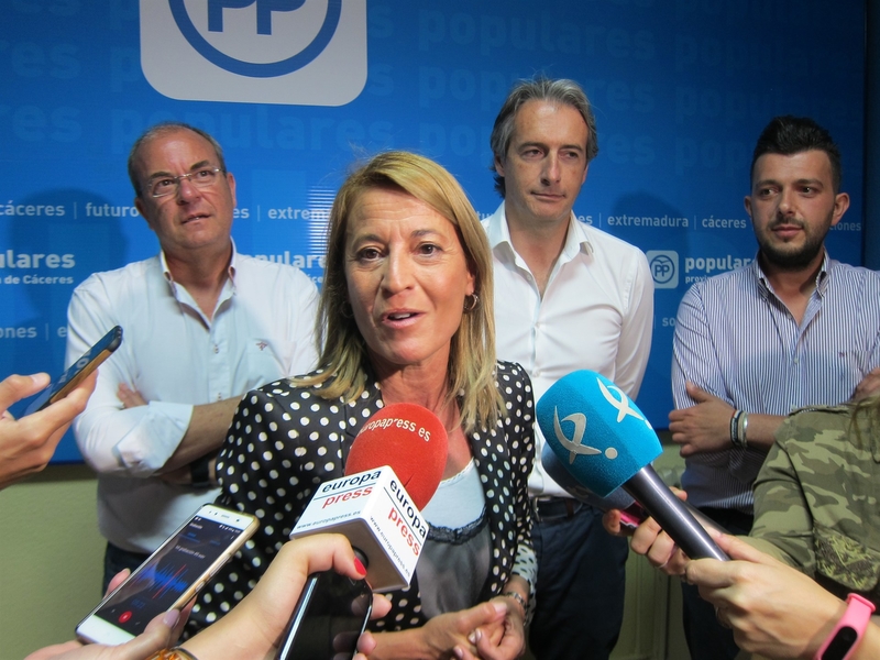 La alcaldesa de Cáceres evita pronunciarse por un candidato porque el voto es 