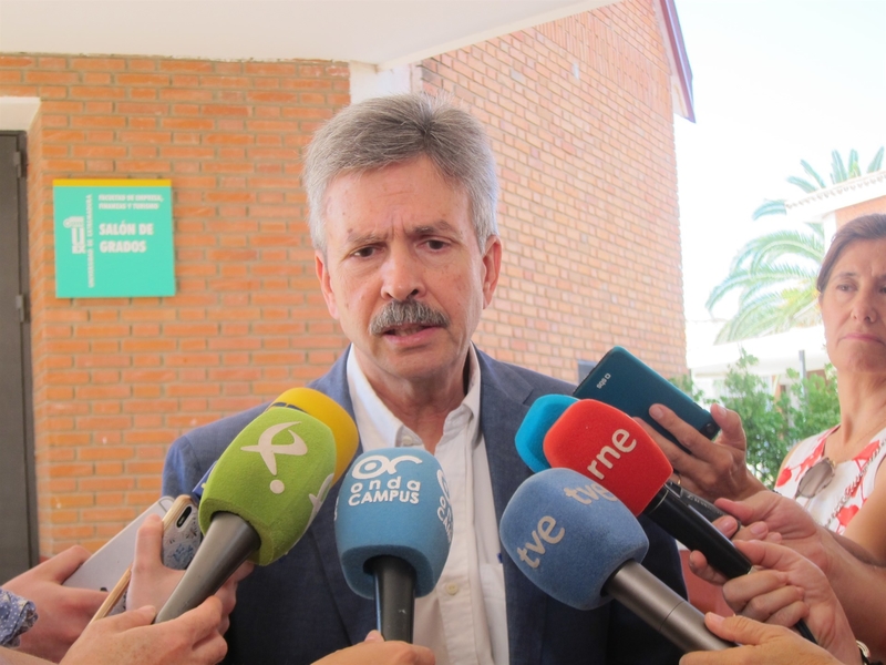 El consejero de Infraestructuras recalca que el PIR para la mina de litio en Cáceres 