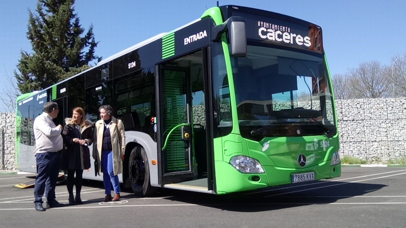 El Ayuntamiento incorpora el primer vehículo híbrido a su flota de autobuses públicos