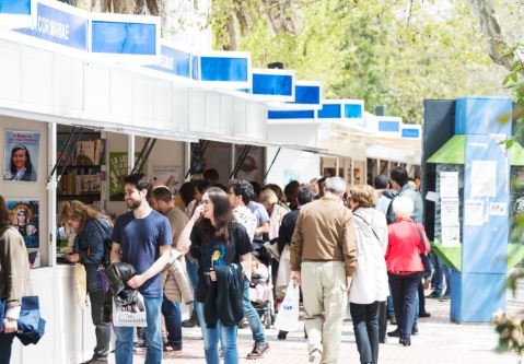 Más de 20.000 cacereños y turistas asisten a la XX Feria del Libro de Cáceres