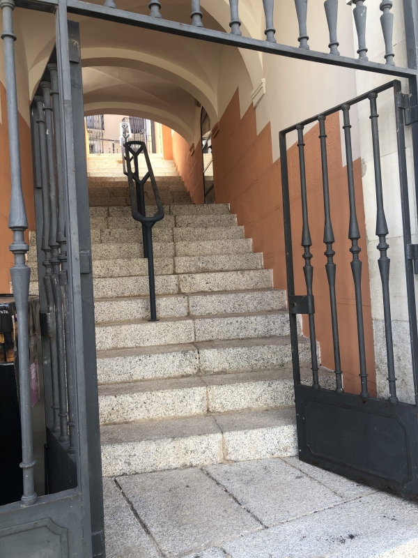 Se abren las escaleras que conectan la plaza de las Piñuelas con la calle Gran Vía