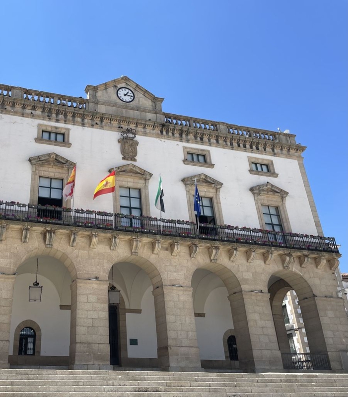 El Ayuntamiento de Cáceres incrementa un 60% el contrato de mantenimiento y accesibilidad de las vías públicas de la ciudad   