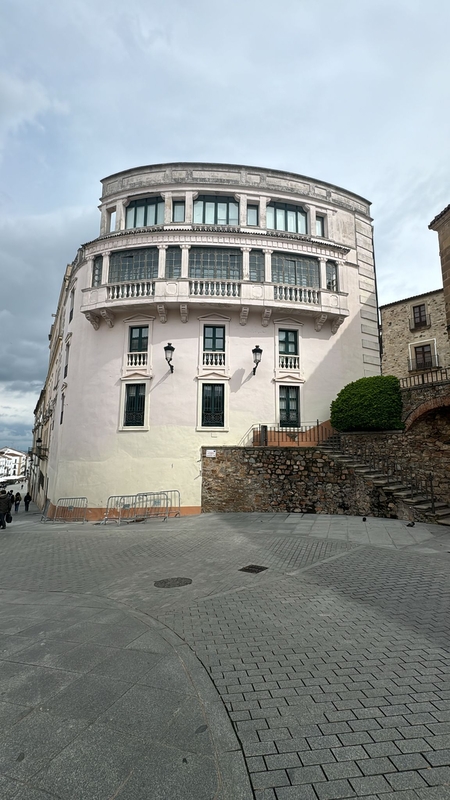 El Ayuntamiento de Cáceres reparará la fachada principal del edificio Publio Hurtado