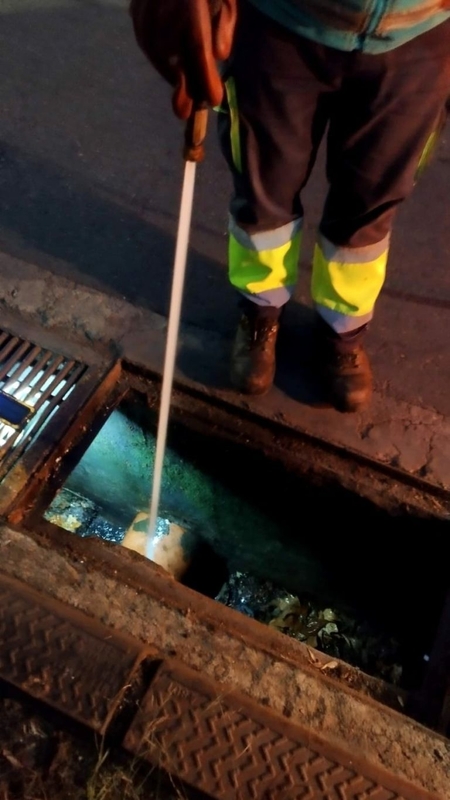 El Ayuntamiento continúa reforzando la limpieza de arquetas e imbornales por toda la ciudad