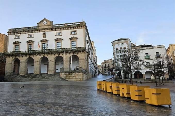 El Ayuntamiento de Cáceres se adhiere a la convocatoria de la FEMP y convoca una concentración pública en apoyo a Ceuta