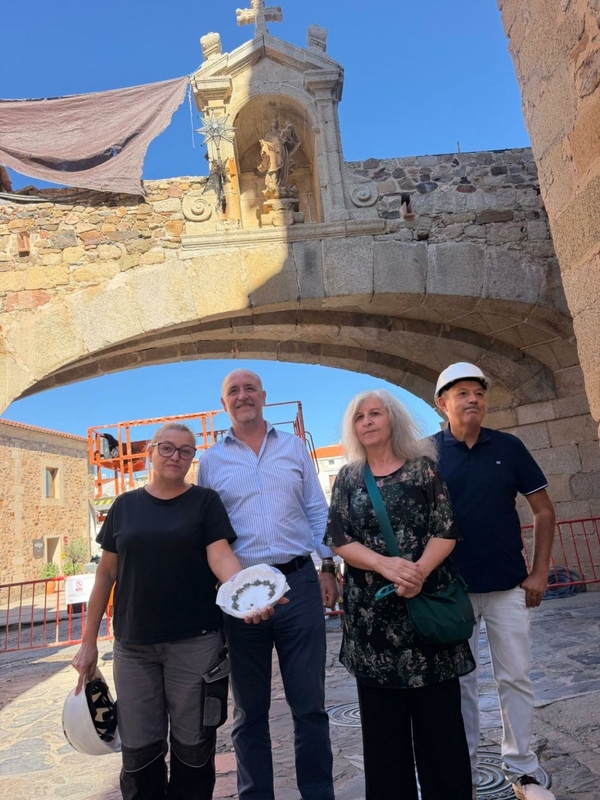 Las obras de restauración de la III Fase de la Muralla sacan a la luz la corona original de la Virgen de la Estrella