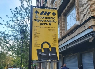 “El comercio sigue abierto para ti”, la campaña informativa para recordar que los negocios siguen abiertos en la calle Rodríguez Moñino