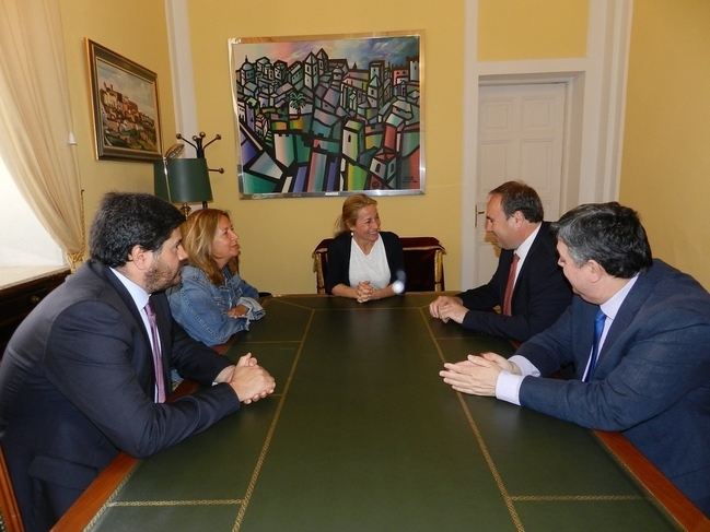 La alcaldesa de Cáceres espera mantener la misma línea de colaboración con la ONCE con su nuevo delegado provincial