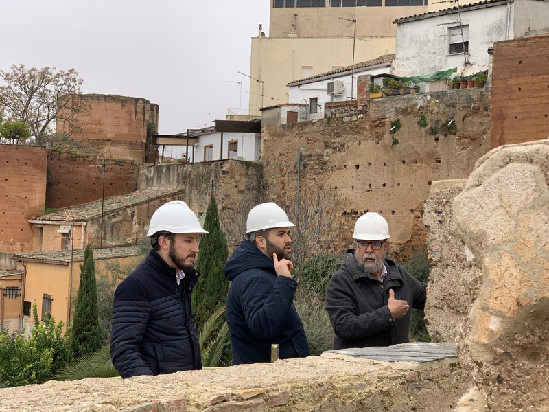 Visita a las obras de restauración de la muralla de Cáceres