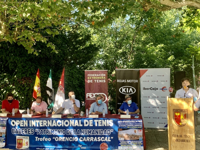 El Alcalde de Cáceres destaca la labor y la trascendencia deportiva del Club de Tenis Cabezarrubia