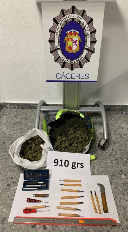 La Policía Local de Cáceres se incauta casi un kilo de cannabis