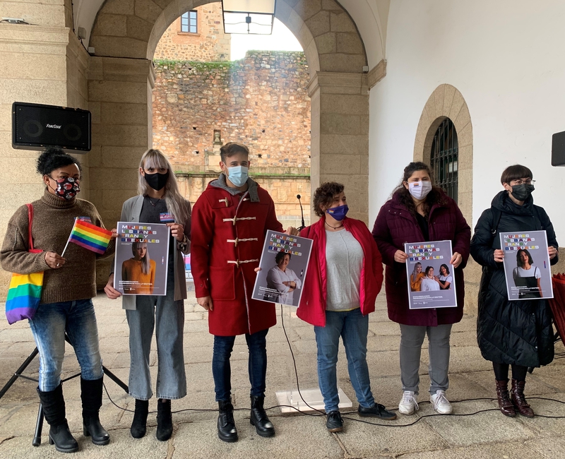 El Ayuntamiento de Cáceres y 'Extremadura Entiende' inician una campaña para dar visibilidad a las mujeres lesbianas, trans y bisexuales 