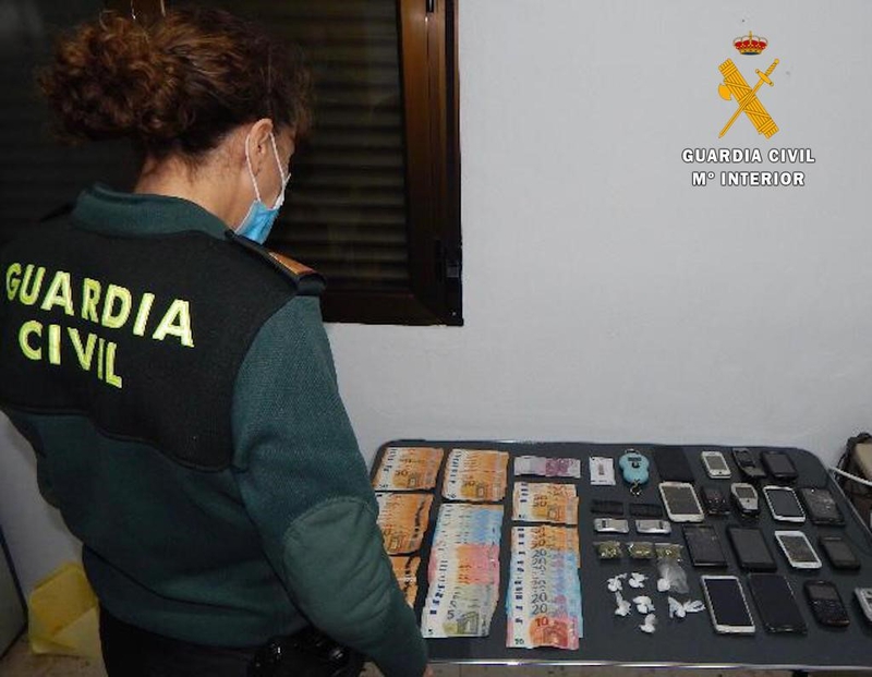 La Guardia Civil consigue erradicar un punto de venta de drogas en la localidad de Navas del Madroño