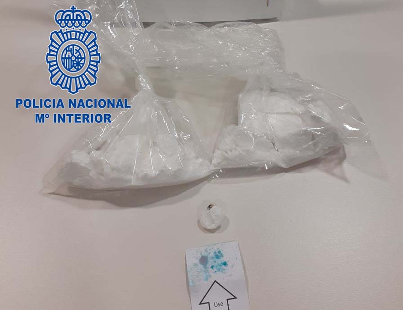 La Policía Nacional detiene a 3 personas en un pase de más de 200 gramos de cocaína en un centro comercial de Cáceres