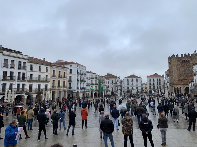 Alrededor de 300 hosteleros de la ciudad de Cáceres claman ayudas al sector y exigen poder trabajar