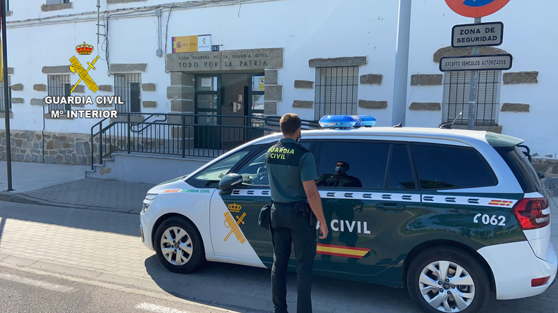 La Guardia Civil detiene a un fugado de una prisión de León que tenía retenida a su pareja en Miajadas