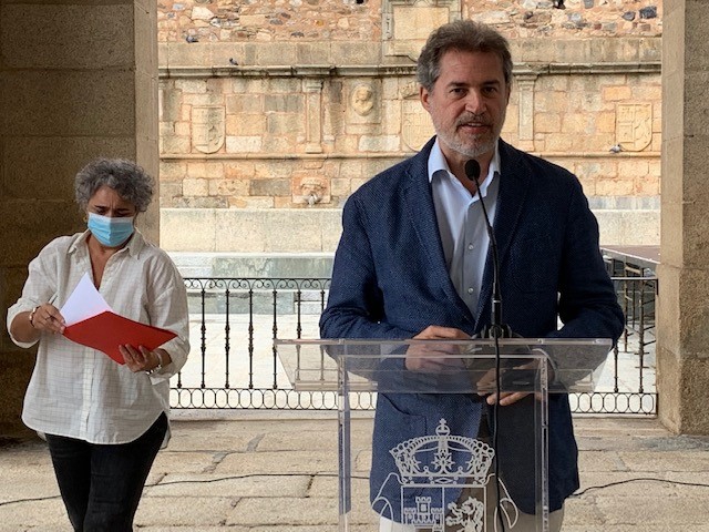 Cáceres será la primera ciudad española en contar con un servicio de entrega y seguimiento farmacológico a usuarios del Servicio de Ayuda a Domicilio