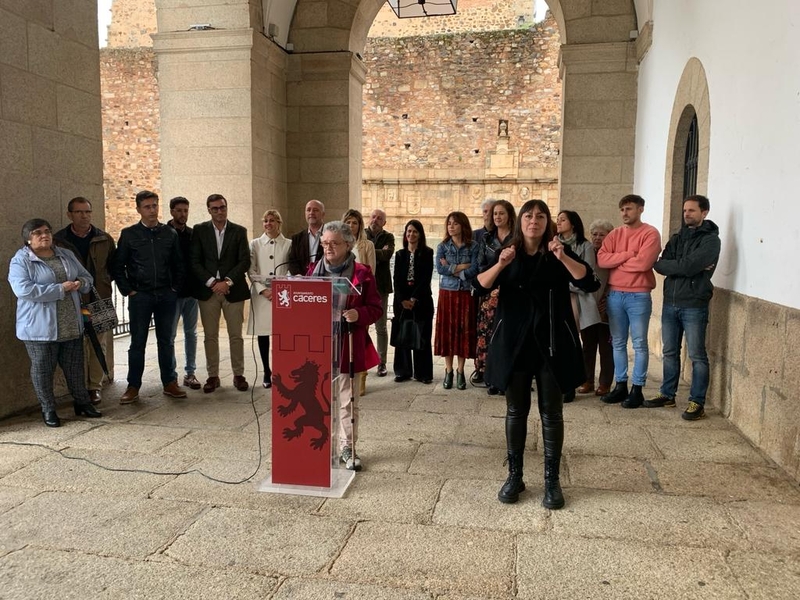 El Ayuntamiento de Cáceres muestra su repulsa por los asesinatos de mujeres víctimas de la violencia machista