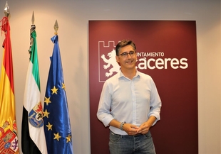 El Ayuntamiento de Cáceres recibe el premio “OTAEX a la accesibilidad universal” por hacer accesibles las paradas de autobús de la ciudad