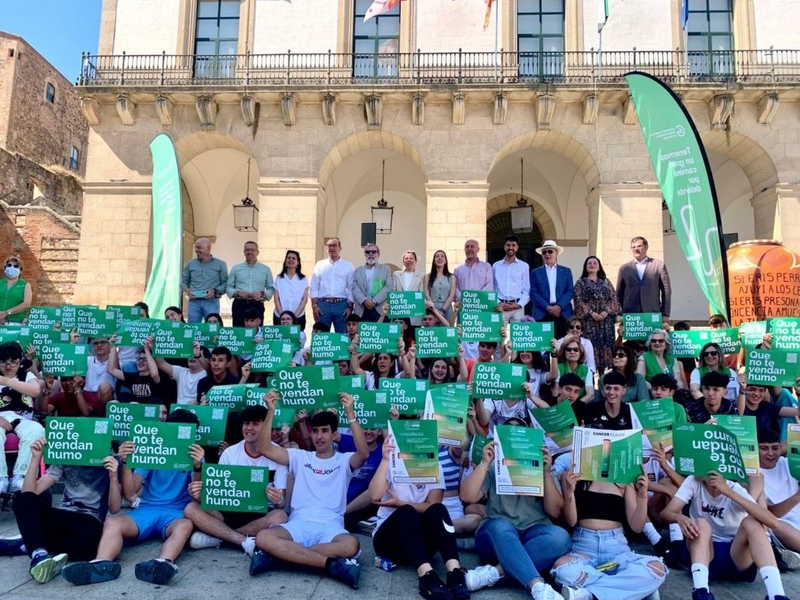El alcalde Rafa Mateos anima a los jóvenes a decir “no al tabaco, no al vapeo”