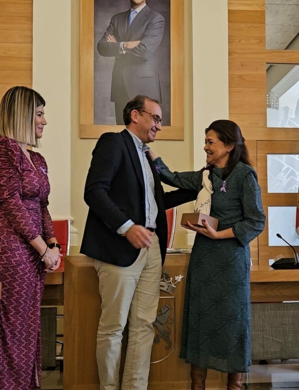 La Jefa de la Unidad de Violencia Contra la Mujer de la subdelegación del gobierno de Cáceres, Nuria Gómez Carmona, premio 25N