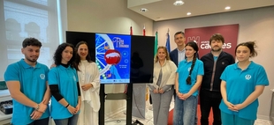 Una manzana de caramelo y fuegos artificiales protagonistas del cartel de la Feria de San Fernando 2025 que será del 23 de mayo al 1 de junio