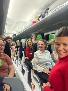 Los mayores de Cáceres viajan al parque Puy du Fou dentro del nuevo circuito cultural puesto en marcha por el Ayuntamiento