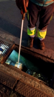 El Ayuntamiento continúa reforzando la limpieza de arquetas e imbornales por toda la ciudad