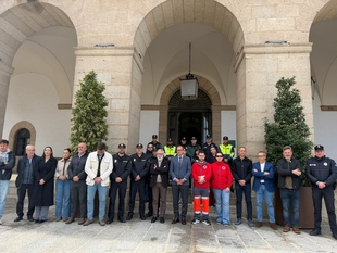 El Ayuntamiento guarda un minuto de silencio en memoria de las víctimas del terrorismo