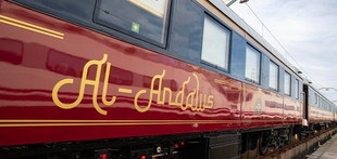 El tren turístico de lujo Al-Ándalus llega por primera vez a Cáceres 