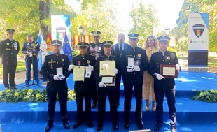 El Ayuntamiento felicita a los policías locales de Cáceres condecorados y reconocidos en el Día de la Policía Local de Extremadura