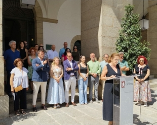 El Ayuntamiento de Cáceres muestra su repulsa por los asesinatos de mujeres víctimas de la violencia machista