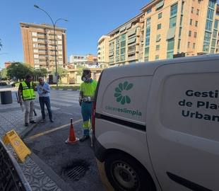El Ayuntamiento intensifica el control de plagas en la red de saneamiento con tratamientos de choque durante el verano