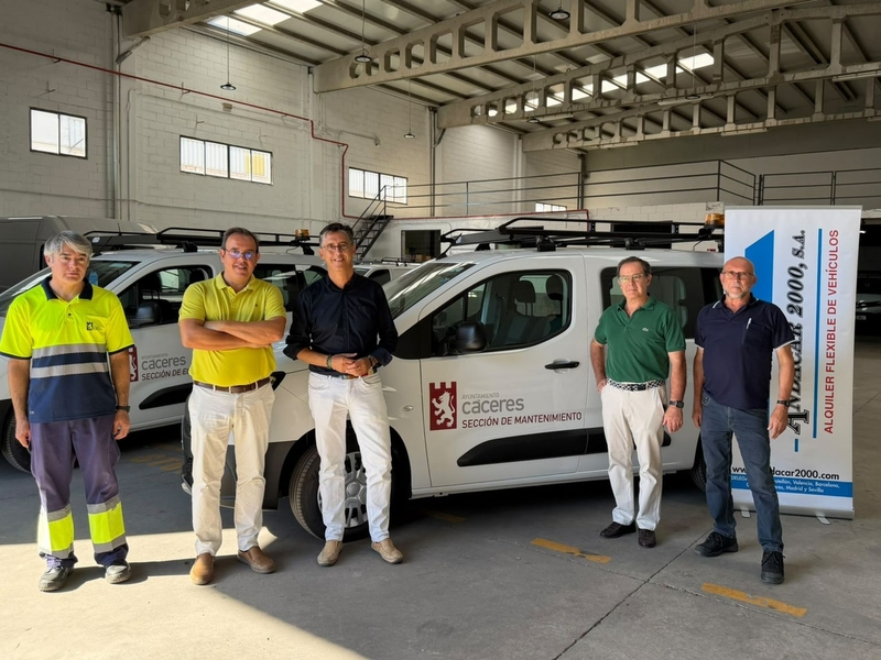 El Ayuntamiento de Cáceres mejora los medios de la Brigada de Obras con dos nuevos vehículos eléctricos
