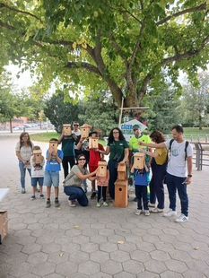 El Ayuntamiento se suma a la celebración del Día Mundial de las Aves con un taller familiar de construcción de cajas nido